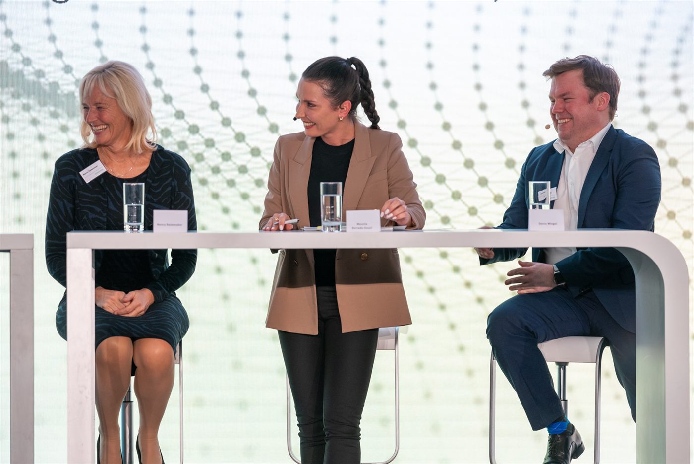 Mounia Berrada-Gouzi in einer Podiumsdiskussion