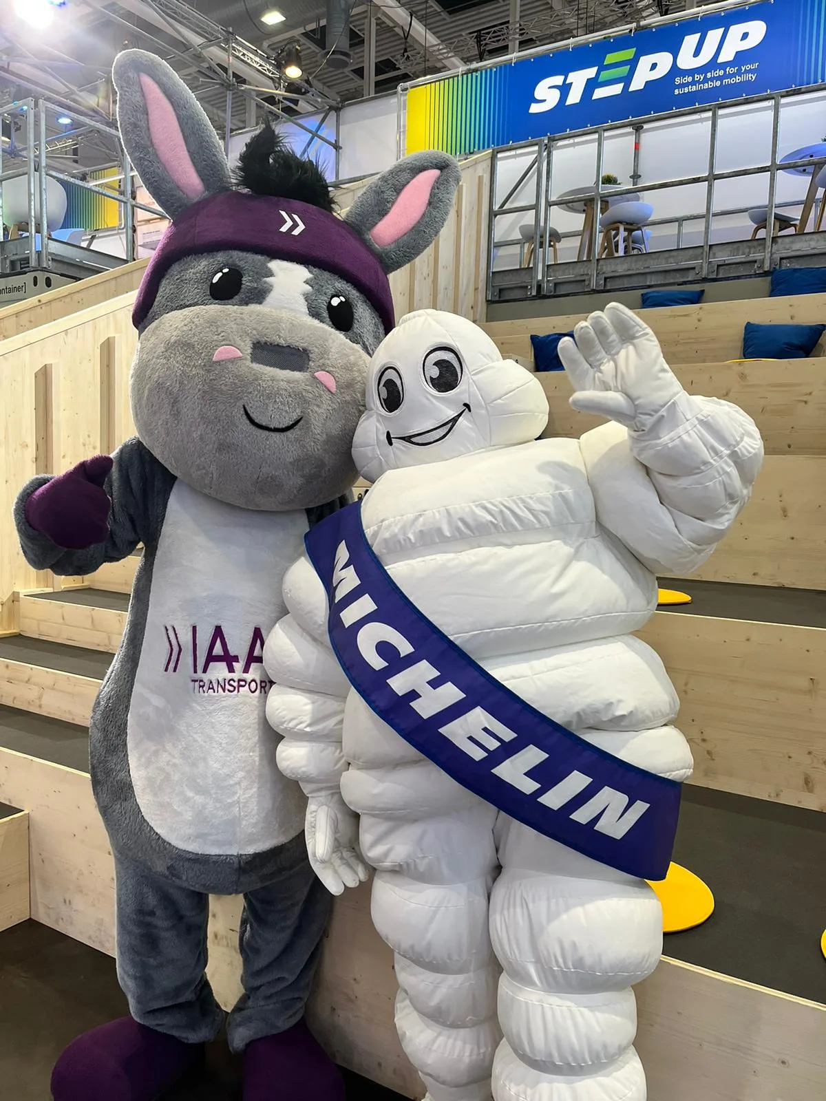 Walking act at IAA Transportation: the Michelin Man and the IAA donkey mascot side by side | eventas
