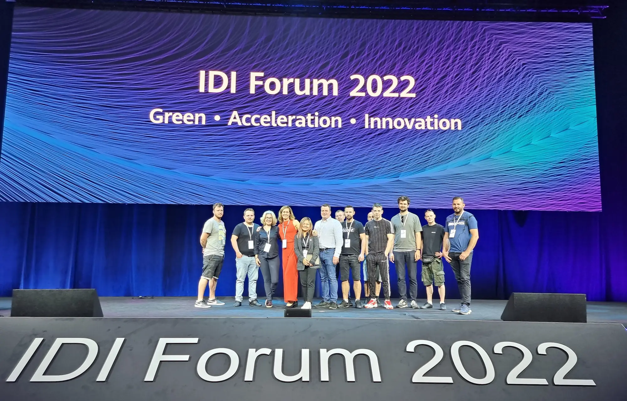 Team on the stage of the Huawei IDI Forum 2022 in front of the screen with the motto | eventas