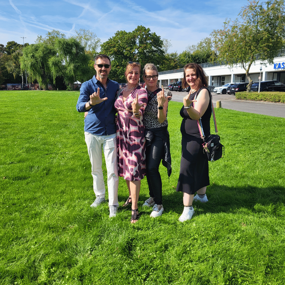 Vita Grow Team bei einem Community Event im Grünen mit Fokus auf Austausch und gesunde Lebensweise