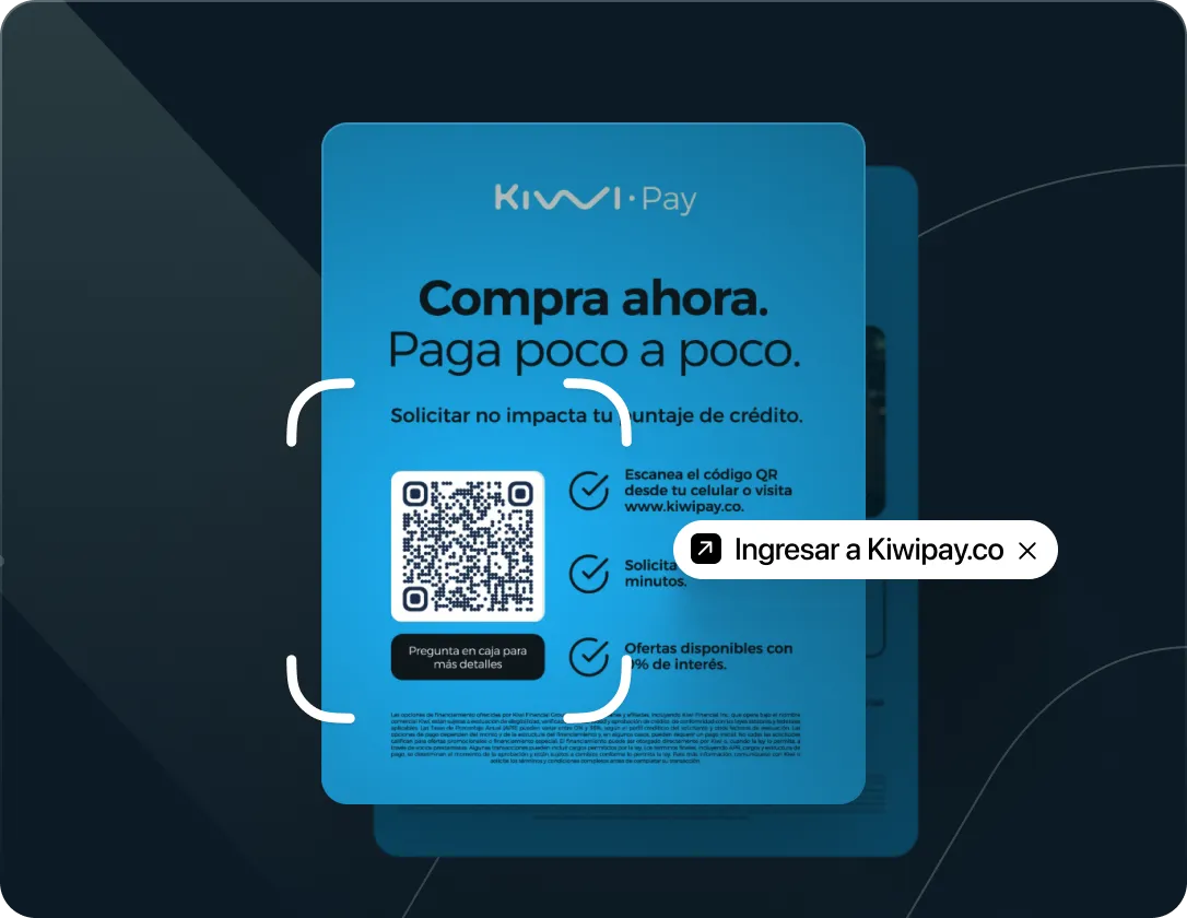 Tarjeta azul de Kiwi Pay con mensaje Compra ahora. Paga poco a poco, código QR y texto explicativo sobre ofertas y solicitud sin impacto en puntaje crediticio.
