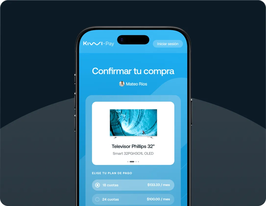 Tarjeta azul de Kiwi Pay con mensaje Compra ahora. Paga poco a poco, código QR y texto explicativo sobre ofertas y solicitud sin impacto en puntaje crediticio.