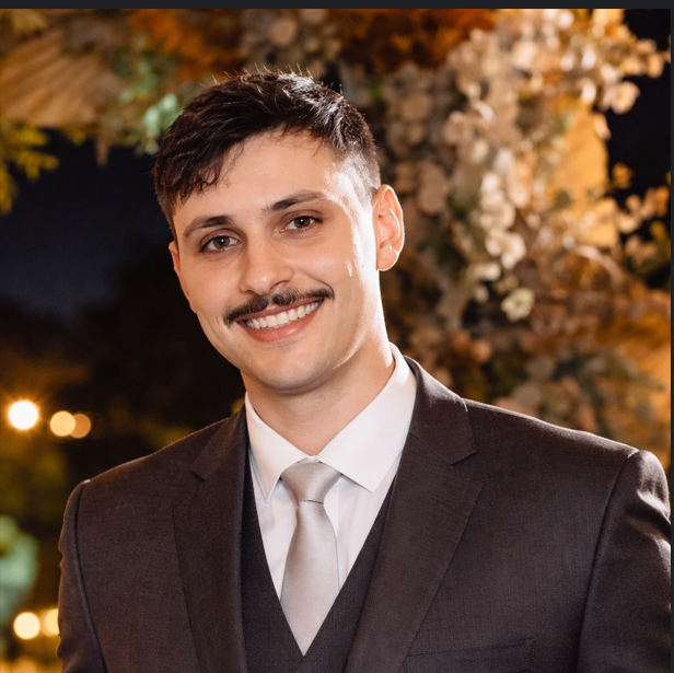 <subject>[headshot] image of a customer (for a mobility and transportation)</subject>