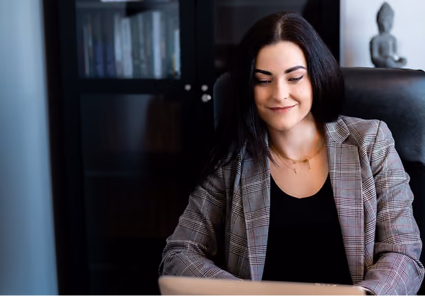 Anne Grunwald von GTS Media bei der strategischen Analyse und Positionierung