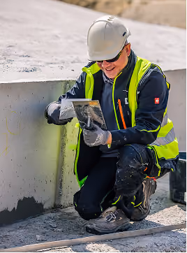 Handwerker bei der Ausführung seiner Arbeit