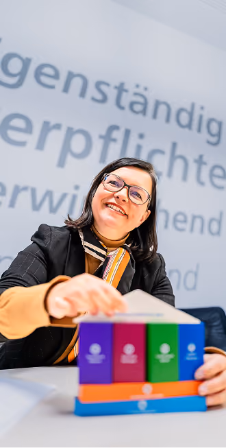 Unternehmerin bei der Erstellung von Social-Media-Content