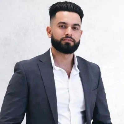 Professional mortgage advisor ready to help