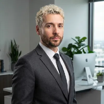 A mortgage advisor representing trust and expertise.
