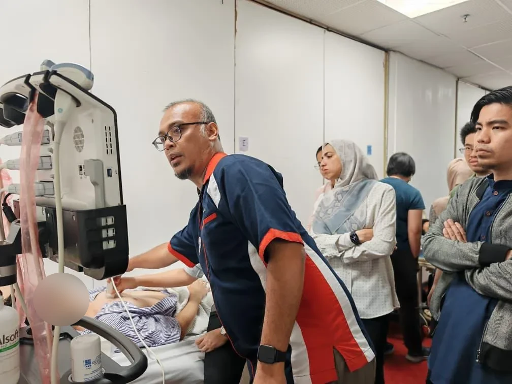 Faculty teaching at a hands-on station — KVAMU 2026, Hospital Selayang