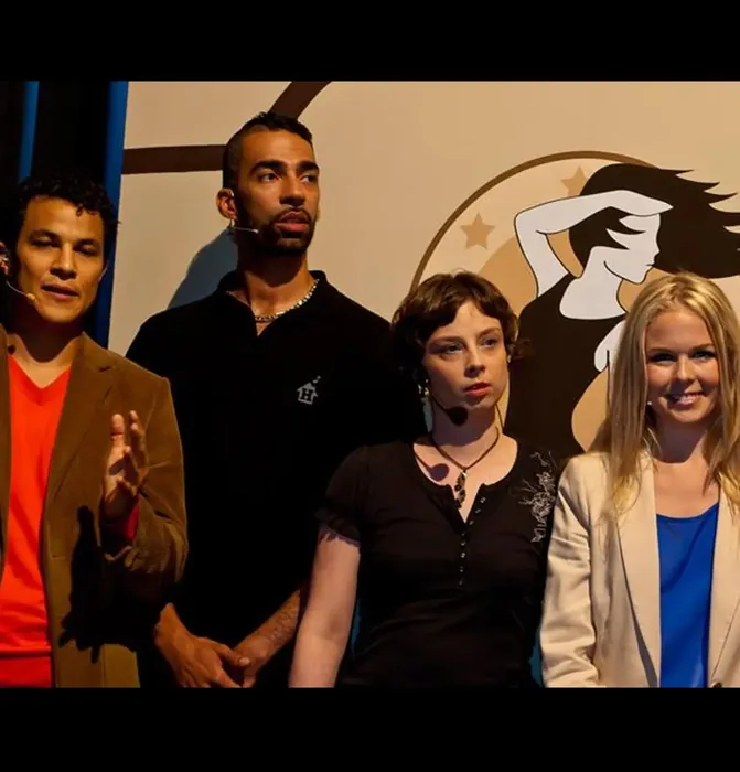 ARDEinsPlus 90-minütige Live-Moderation: Thema "Europäische Union" u.a. mit Harris