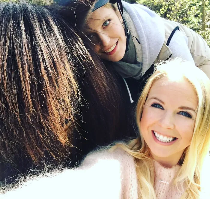 GNTM ist kein Ponyhof!!! Schnipp, schapp, Mähne ab mit Topmodel Kim Hnizdo!