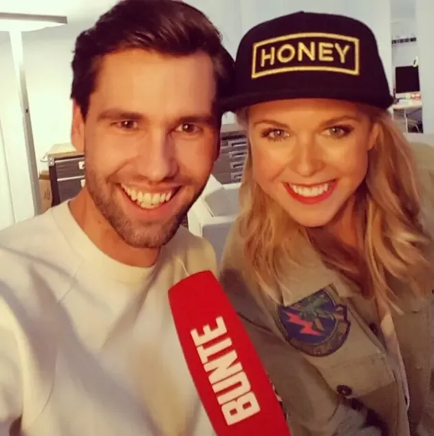 Who's that "HONEY" here?!? :-)