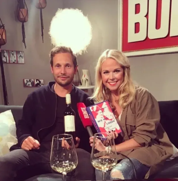 Auto Friedemann Karig und ich haben uns ein wenig "GEIL" getrunken während unseres Interviews über sein wundervolles Buch "Wie wir lieben"... ;-)