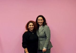 Sara Alaoui, founder van The Safe Space Club met Femke Halsema