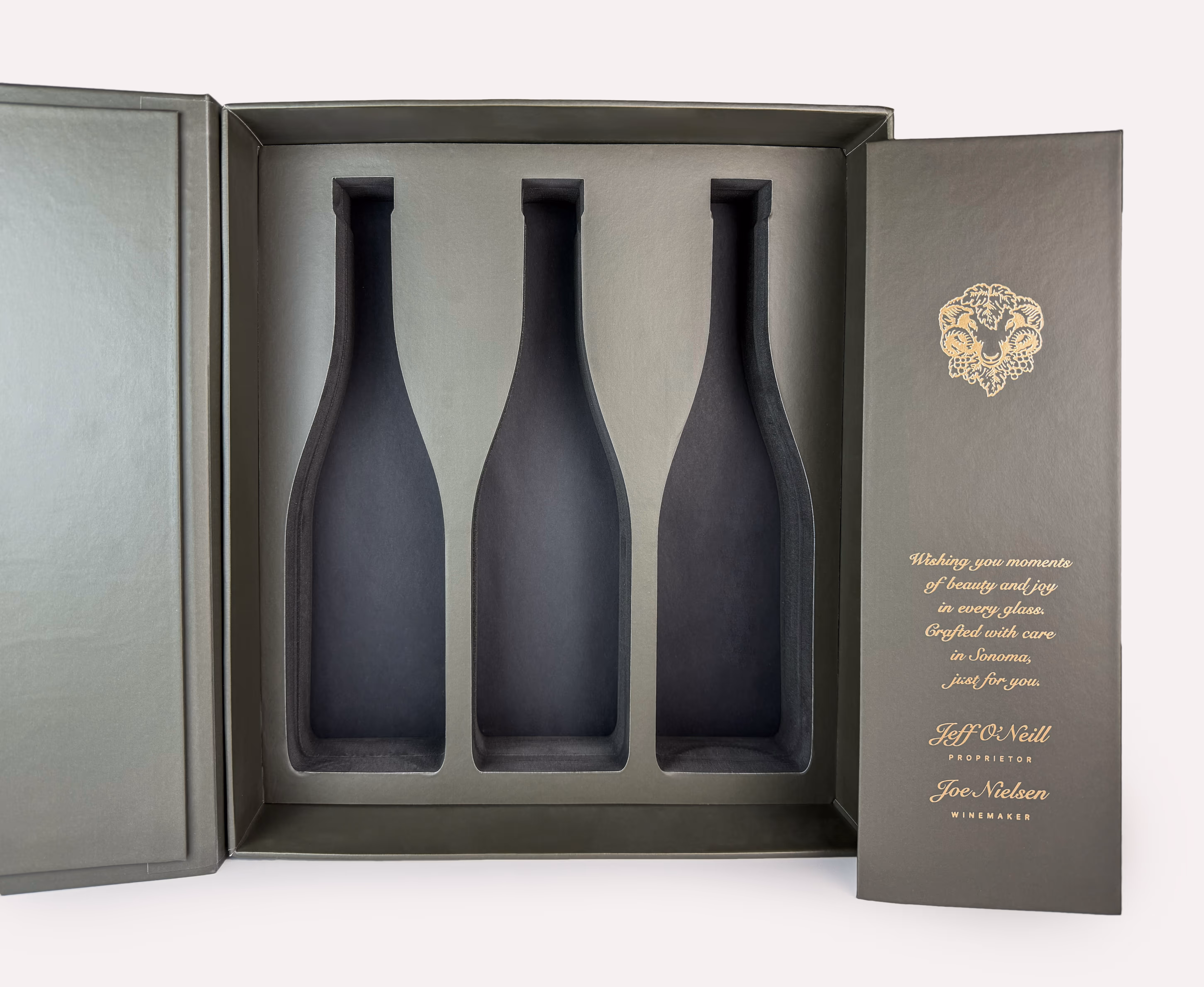 Internal layout of a Ram's Gate 3-bottle wine box standing next to a cover insert.