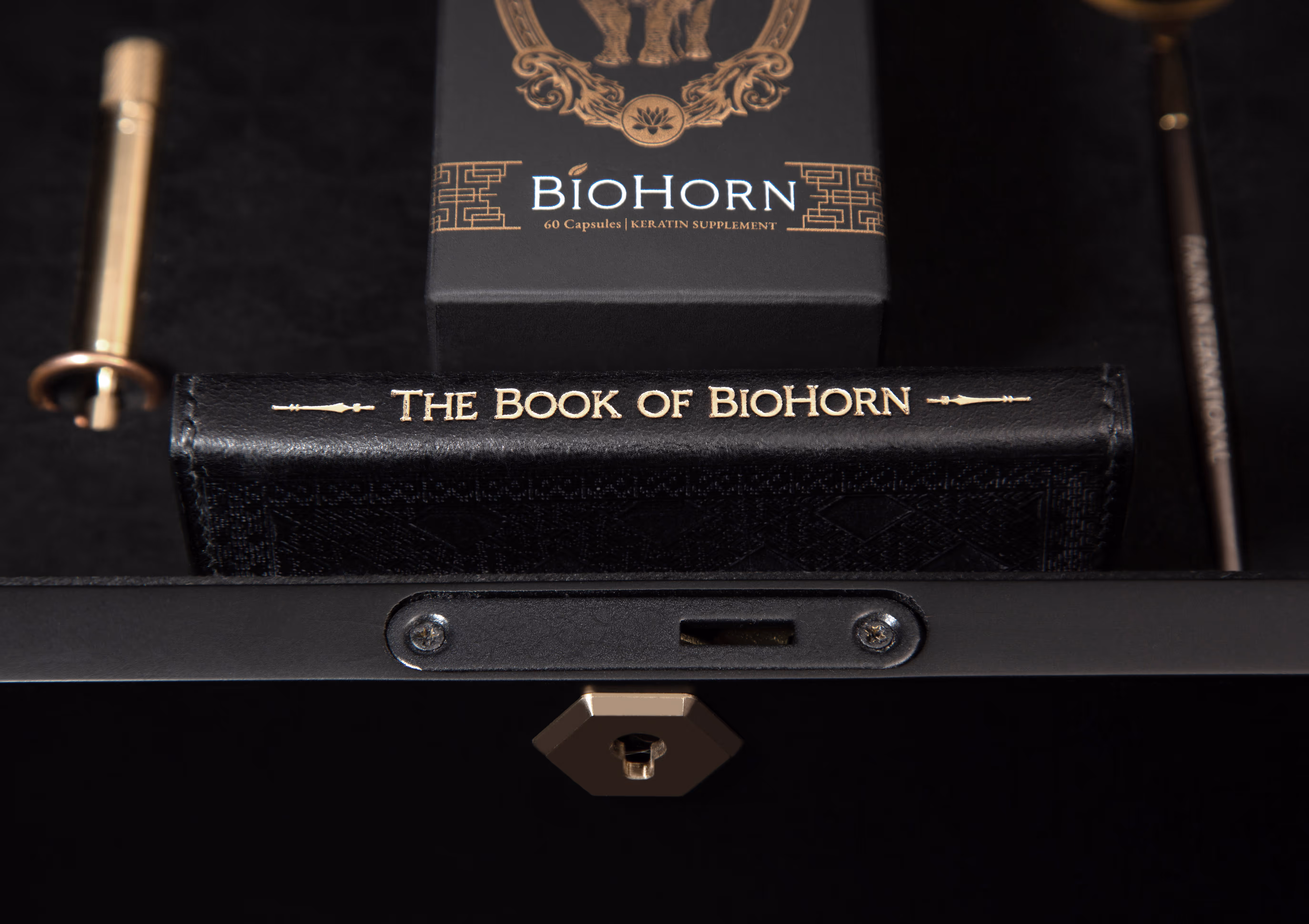 Closeup of the luxury items of the BioHorn display box including the book, the carton box, the capsule poker and the spoon.