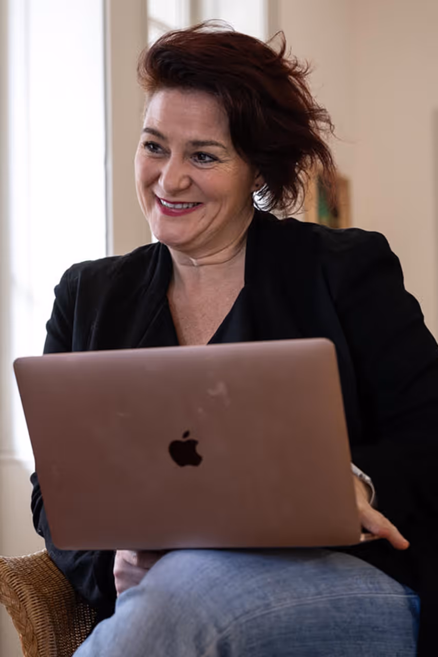 Déborah Etienne en séance de coaching – accompagnement transformationnel à Genève