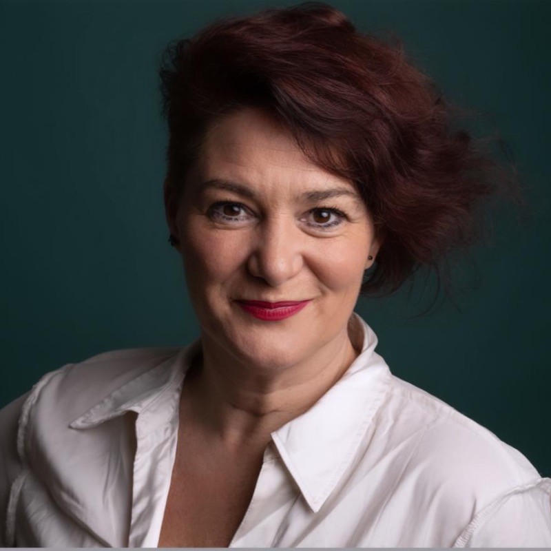 Déborah Etienne – coach transformationnelle, actrice et pratiquante d’arts martiaux · Genève