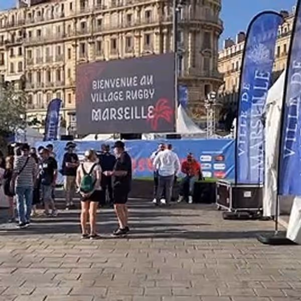 Installation toilettes sèche fan-zone village rugby Marseille