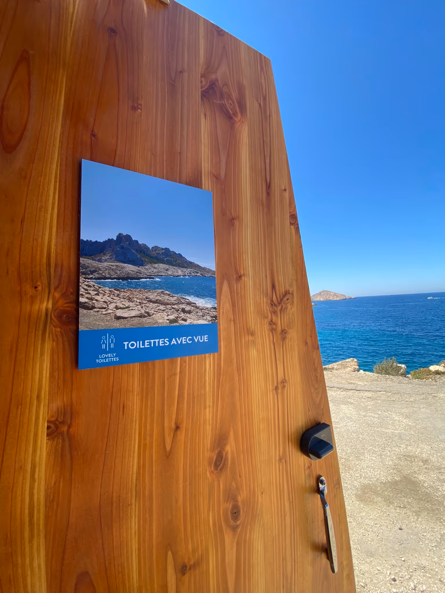 Porte de cabine Lovely Toilettes vue sur mer