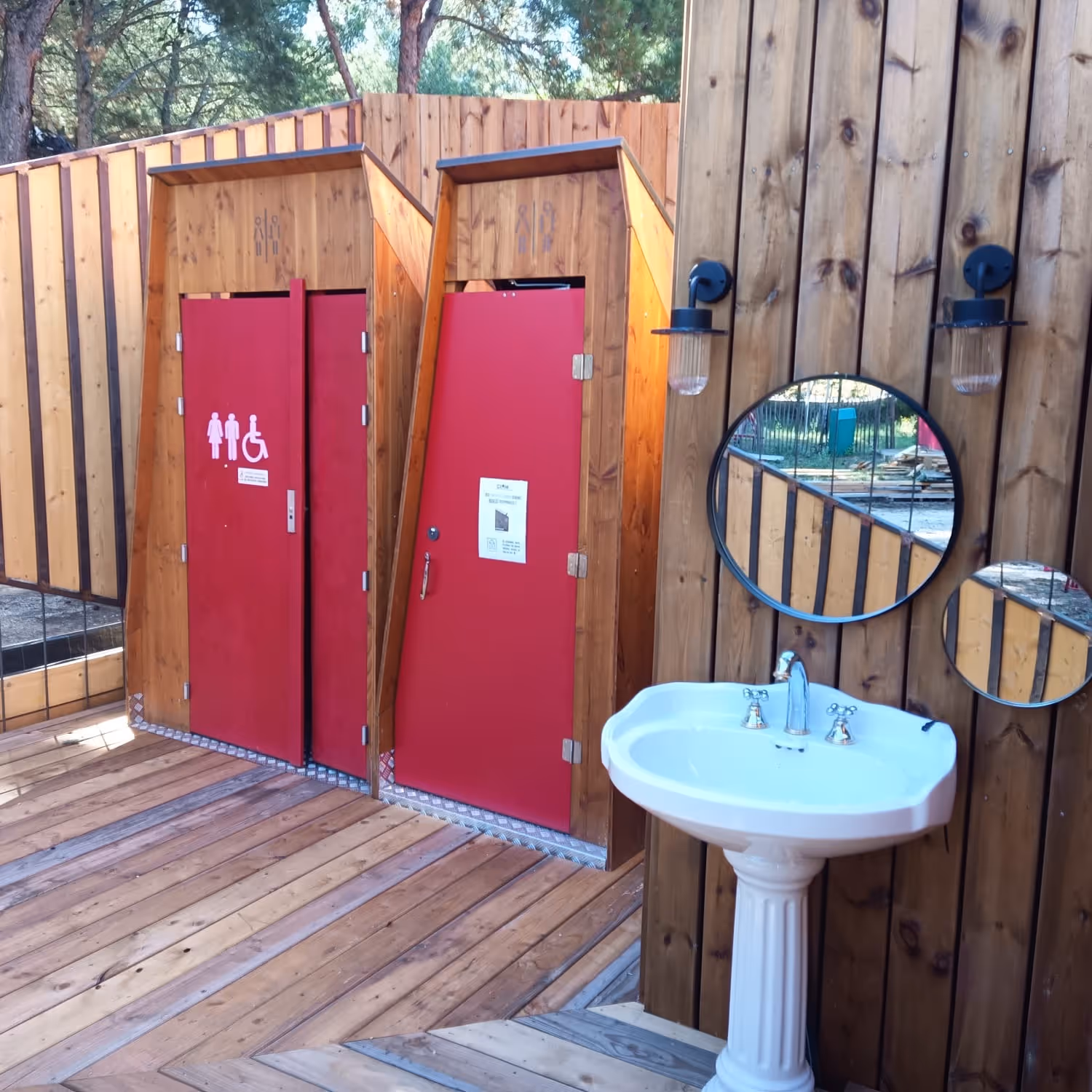 Toilettes sèches Lovely Toilettes