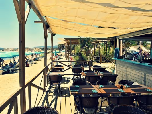 Terrasse du restaurant le 6 Plage