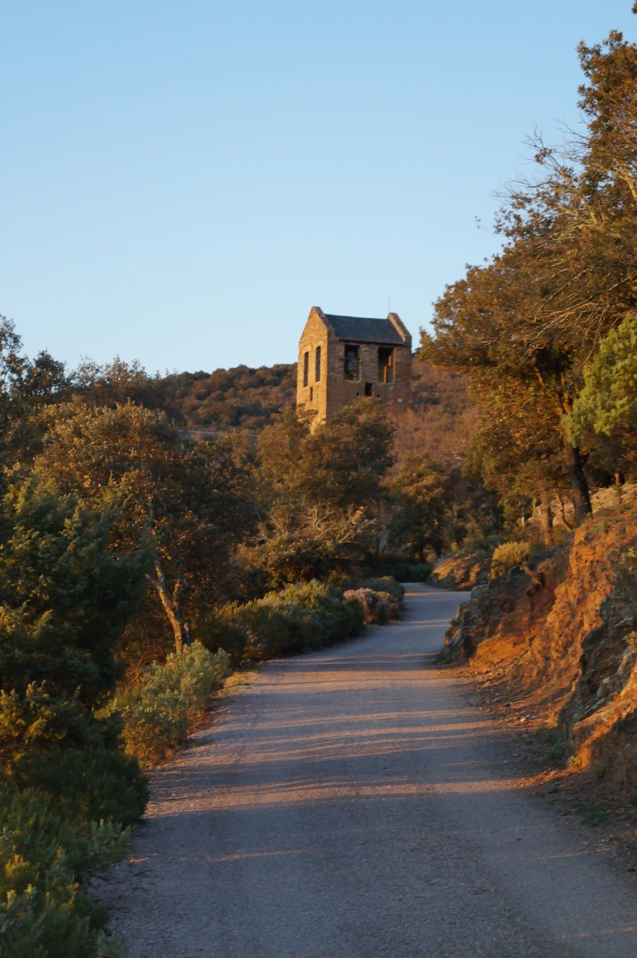Vue du cloché de prieuré de Serrabone