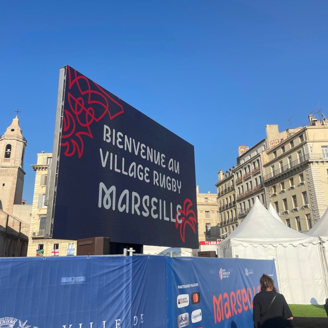 Entrée du village de rugby Marseille