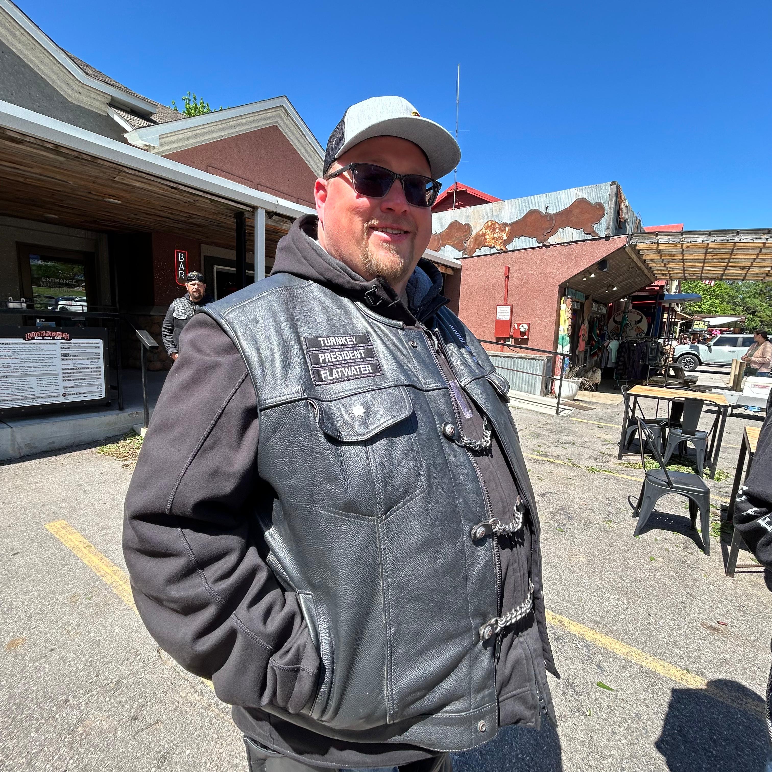 image of guitar rack (photography)