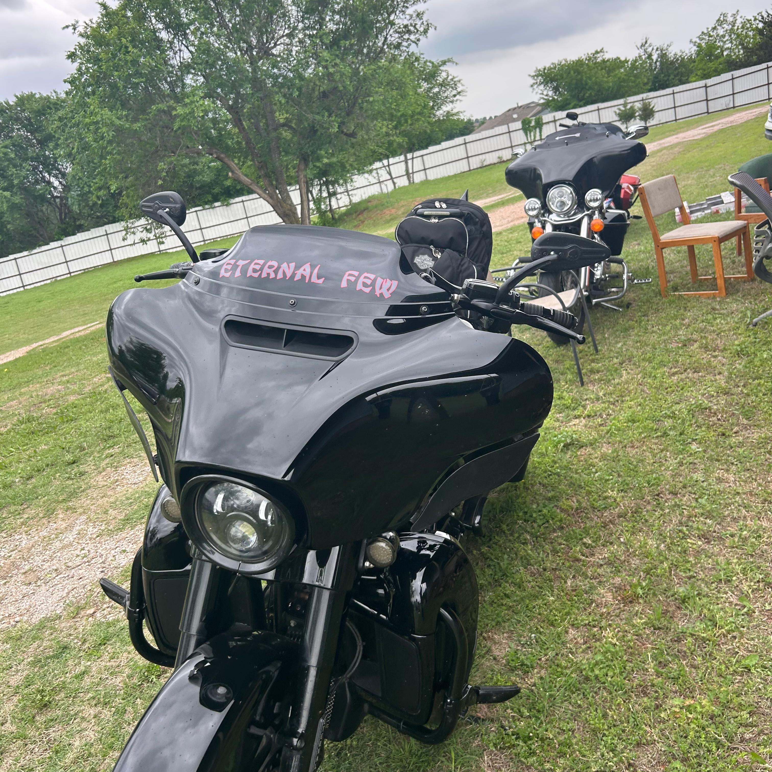 image of guitar rack (photography)