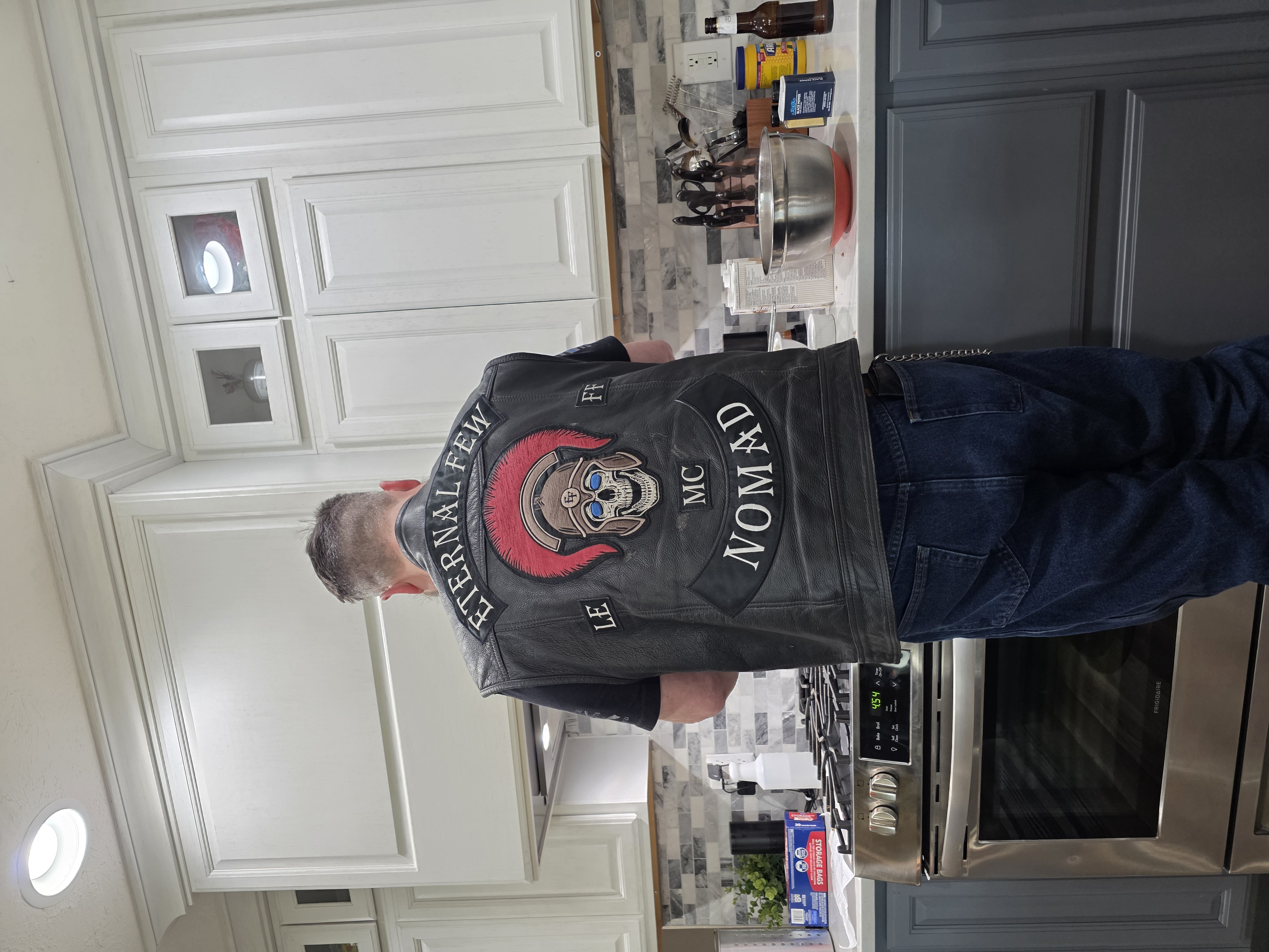 image of guitar rack (photography)