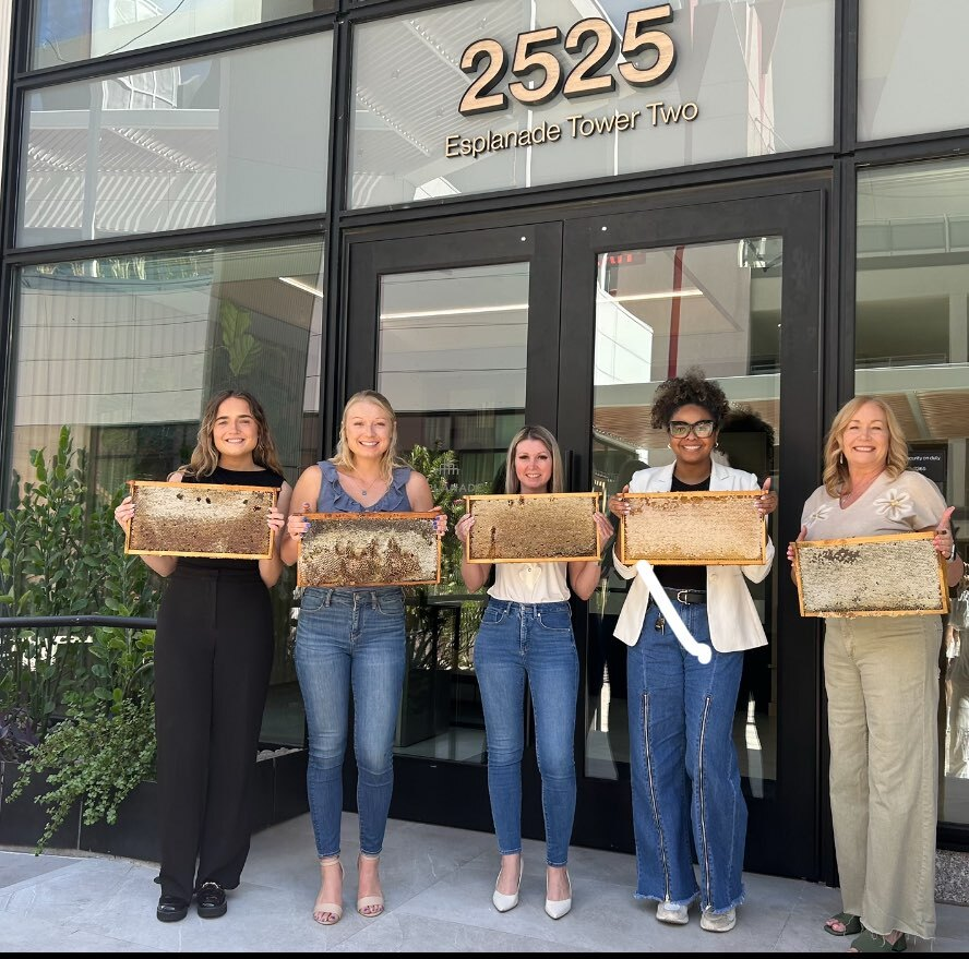 L'Esplanade Tower II à Phoenix, Arizona, s'est associé à Alvéole pour mettre en place des stratégies d'engagement des locataires.