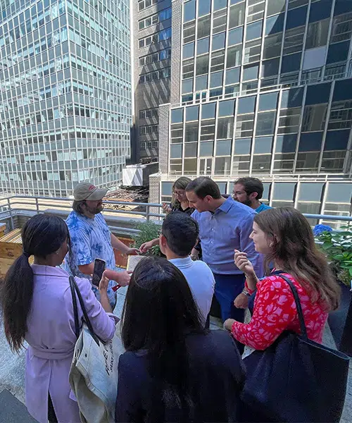 Le toit du 730 Third Avenue de Nuveen a été utilisé pour des expériences de locataires qui ont augmenté les taux d'engagement de plus de 30 %.