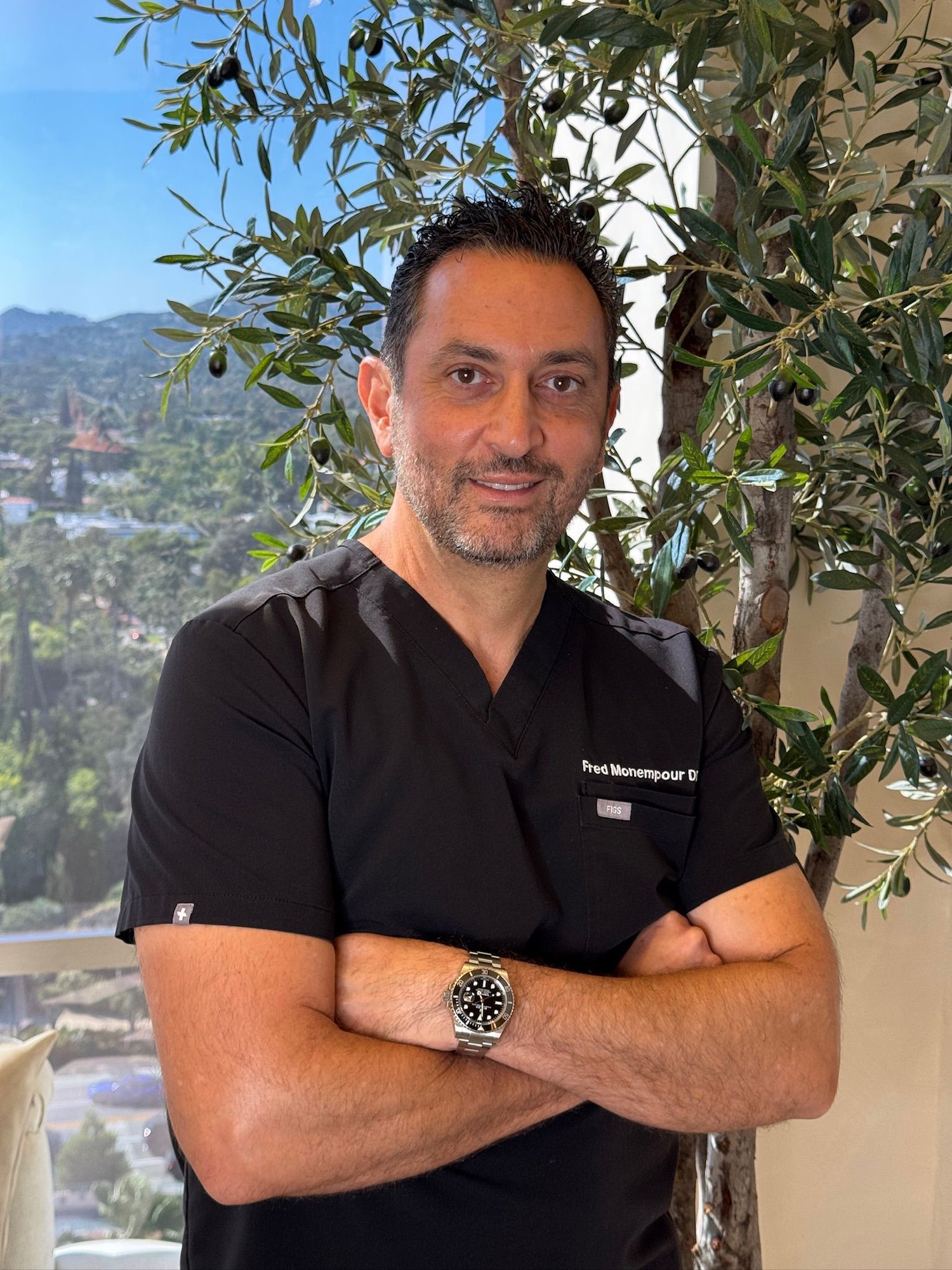 Dr. Fred Monempour, DDS, endodontist in Beverly Hills