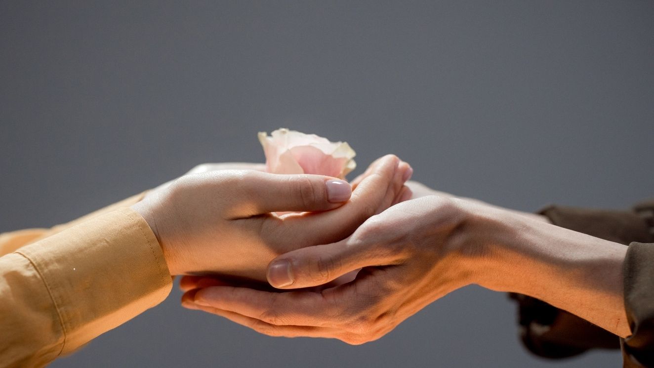 مدد کرنے والا ہاتھ