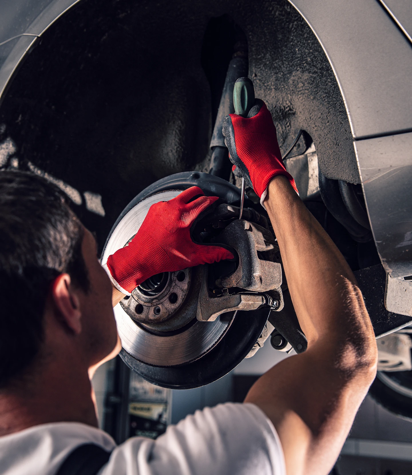  As fully qualified mobile mechanics, we can often fix minor problems on the spot.