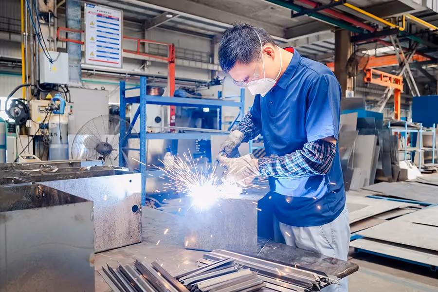 NewBeacon's food trailer manufacturing process: Certified welding techniques create heavy-duty, reinforced joints, essential for long-term chassis durability and road safety.