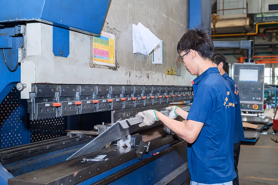 NewBeacon's food trailer manufacturing process: Advanced CNC pipe bending technology guarantees consistent, tight-tolerance curves for the trailer framework.