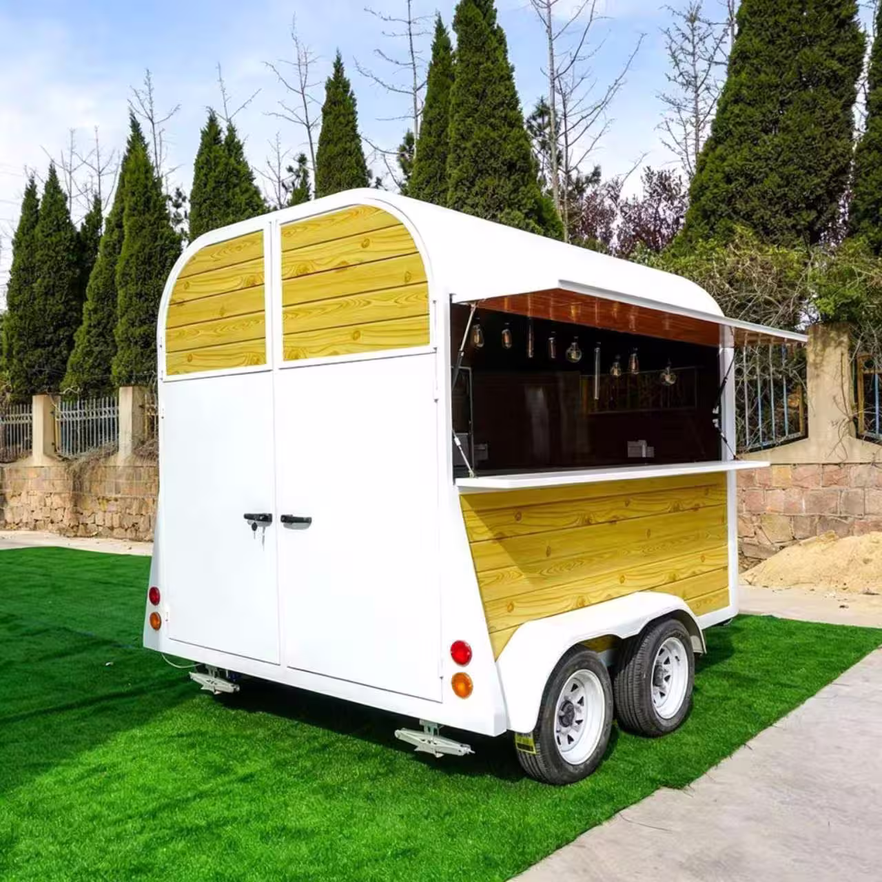 Event-Ready Mobile Horse Trailer Bar – Perfect for Pop-Up Bars & Outdoor Gatherings