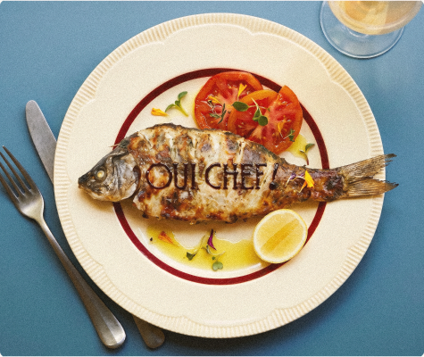 Poisson grillé dressé dans une assiette, photo culinaire pour un site de restaurant