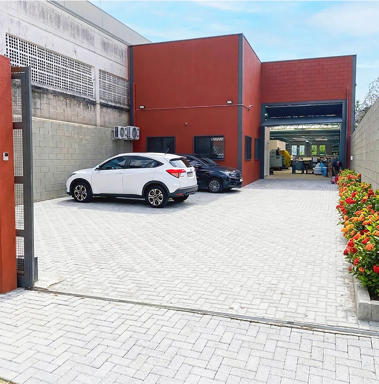 Fachada da Gráfica Exacta, unidade produtiva localizada no bairro da Saúde em São Paulo