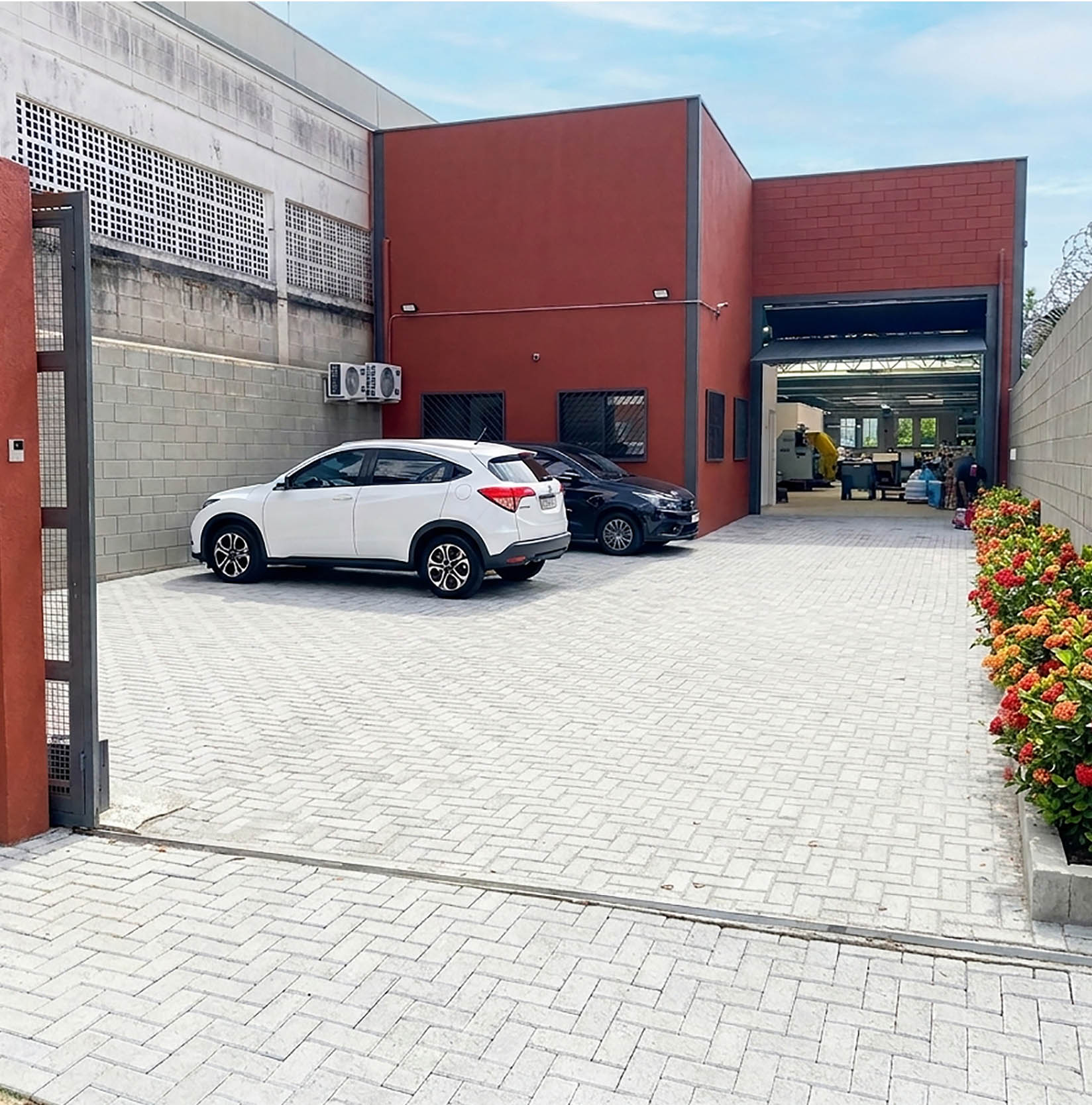 Fachada da Gráfica Exacta, unidade produtiva localizada no bairro da Saúde em São Paulo