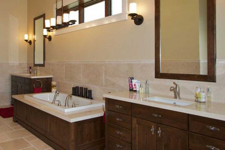 Bathroom traditional img3