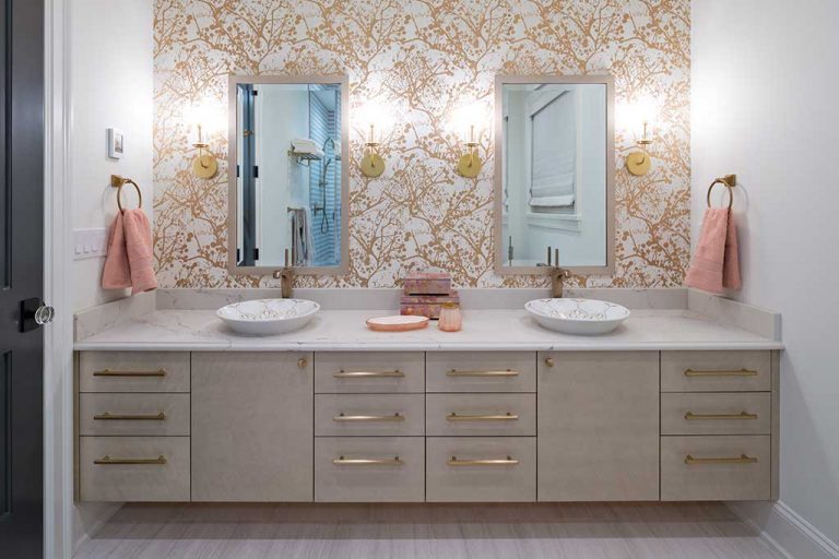 Bathroom transitional img4