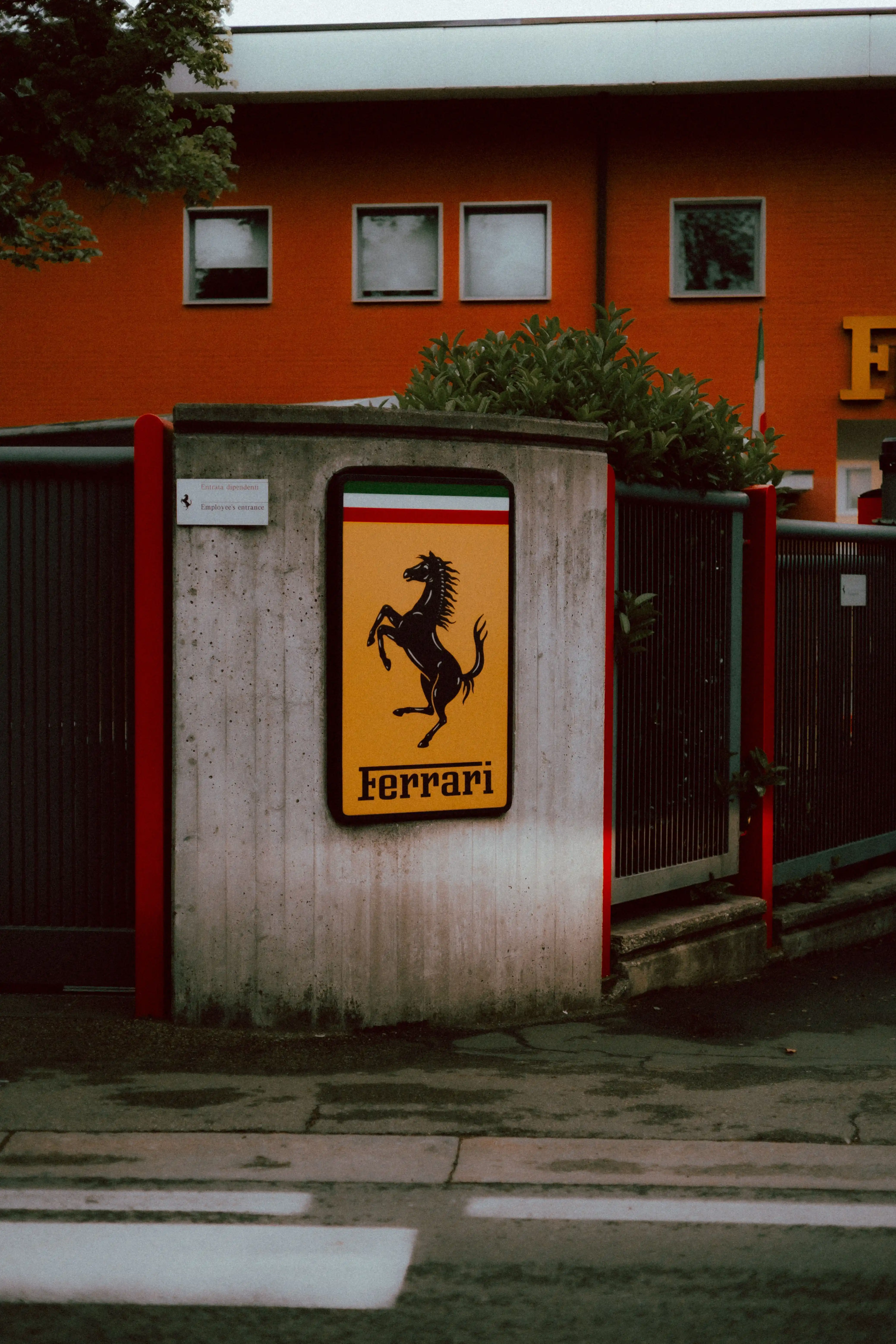 Maranello esterno cavallino rampante