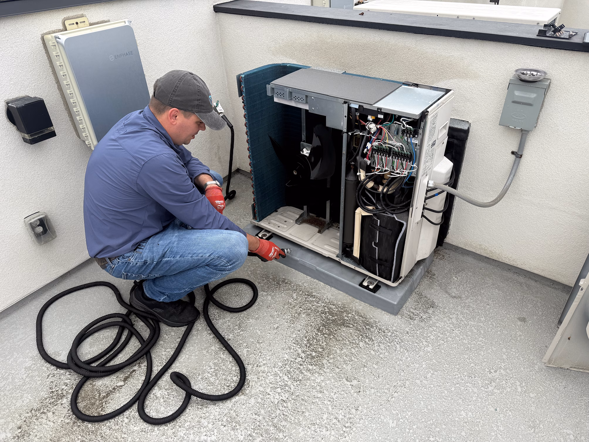 max-air-hvac-technician-diagnosing-heating-cooling-problem 1_converted
