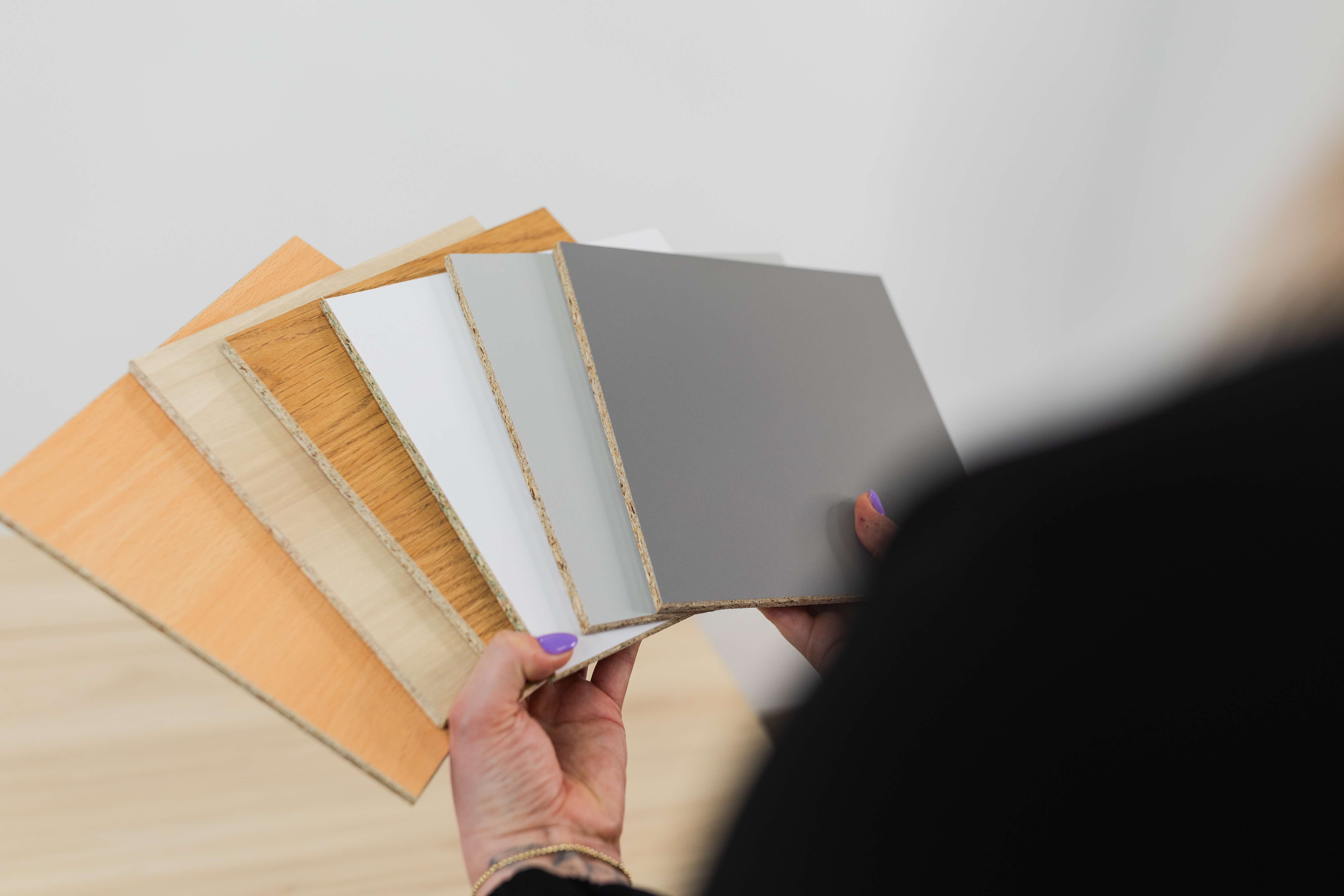 6 Tischplatten, 2 Gestellfarben, individuelle Sonderlösungen