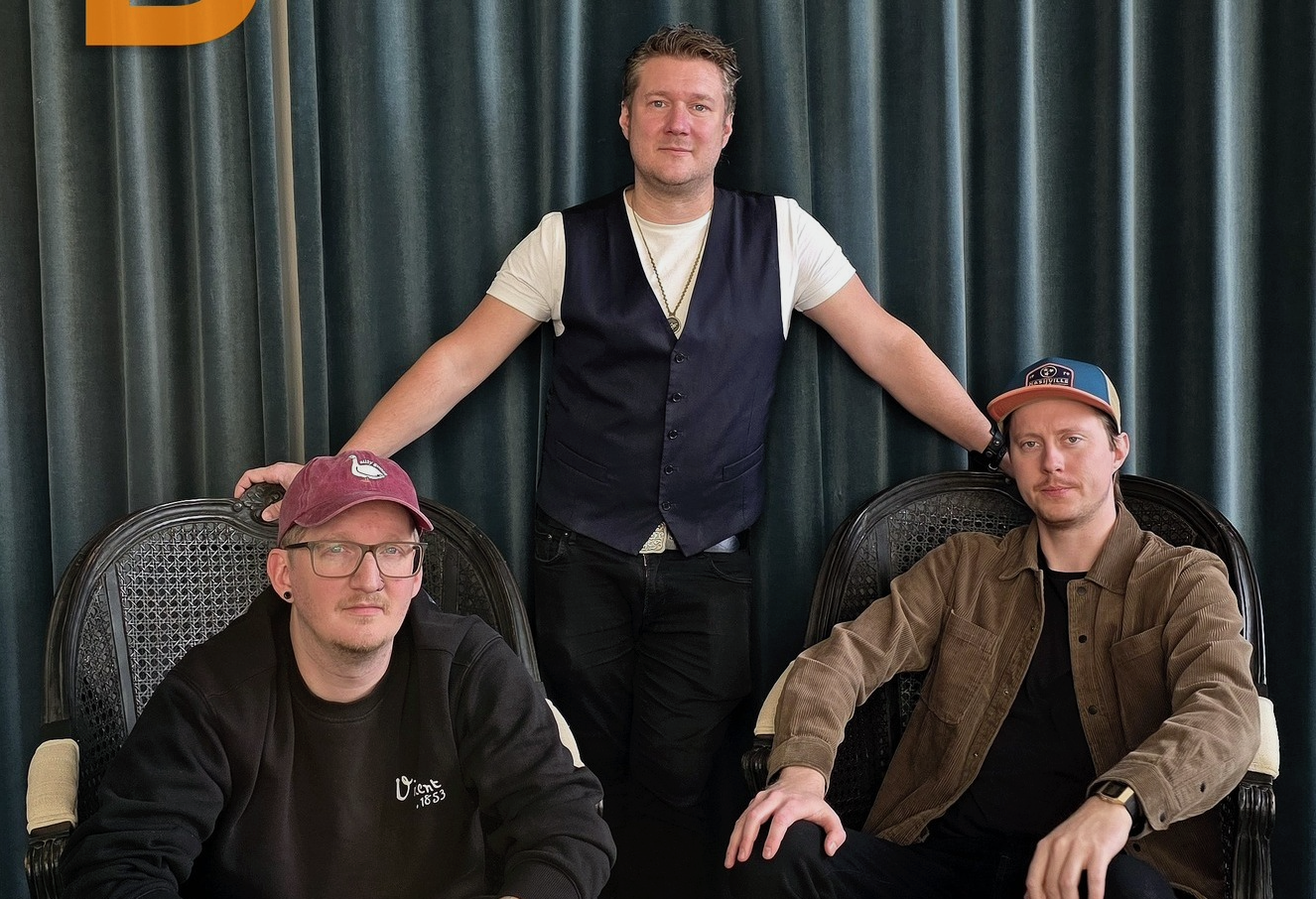 Bandet Bradders poserar tillsammans med Leo Holmberg