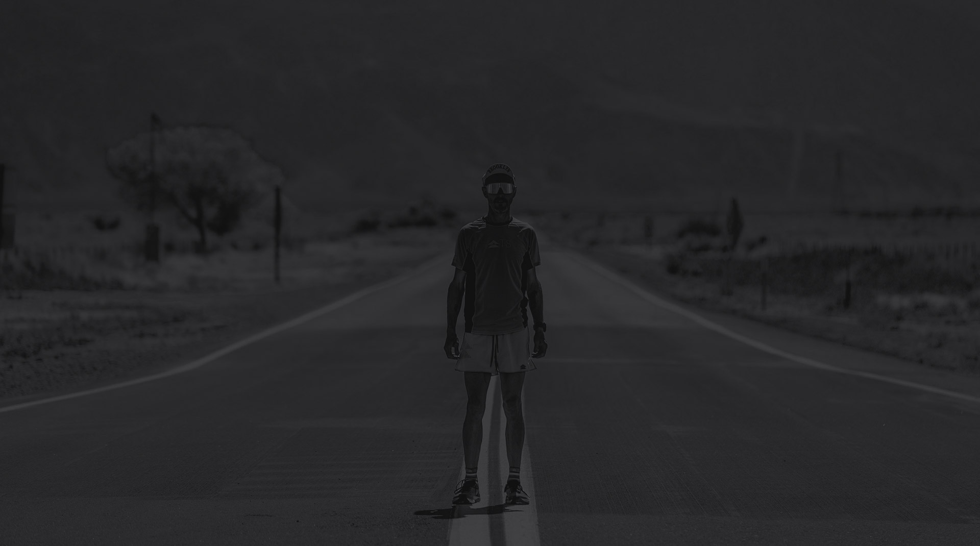 Michael Ohler auf Landstraße beim Badwater 135.
