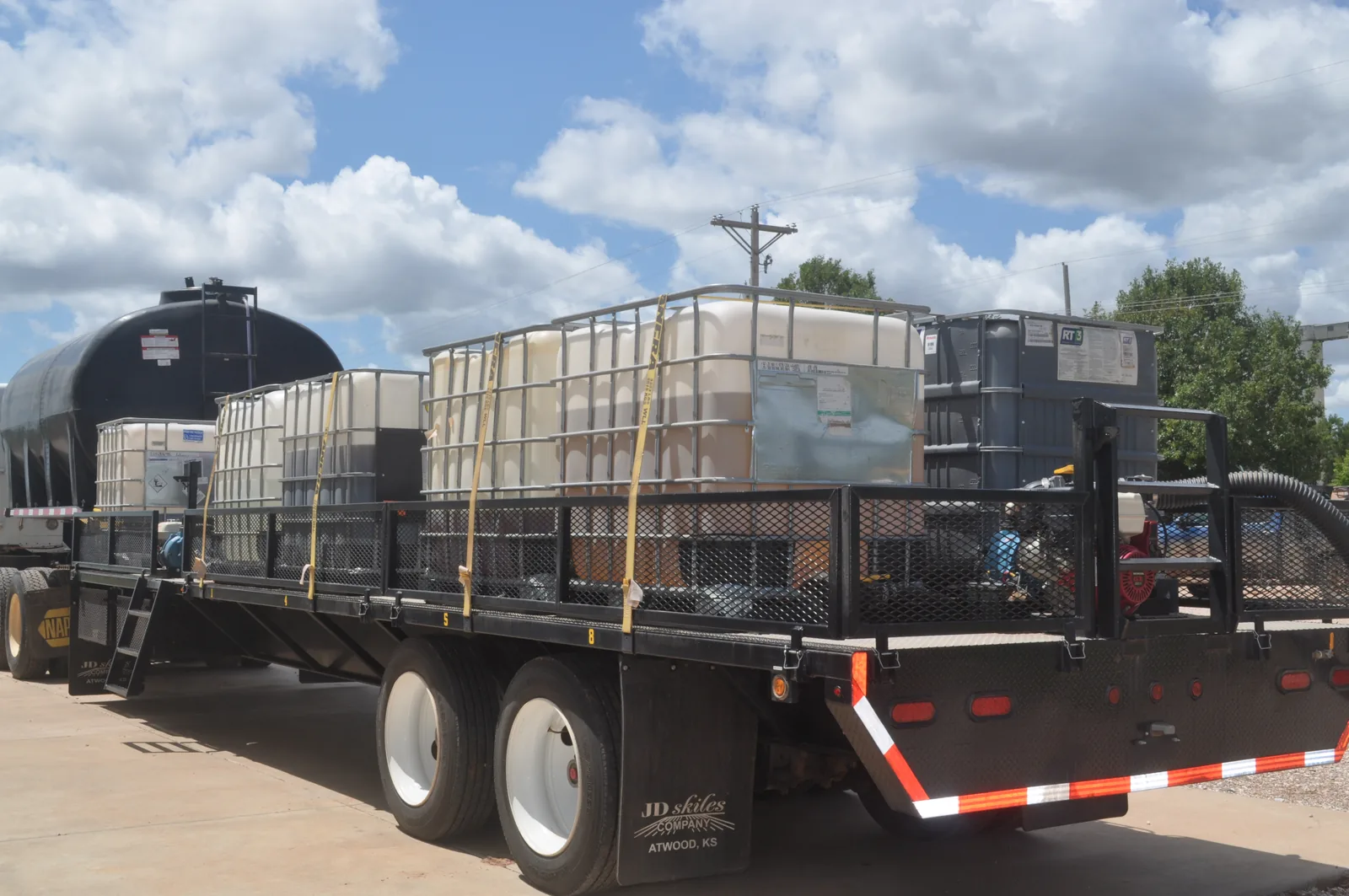JD Skiles tote trailer, Atwood, Kansas